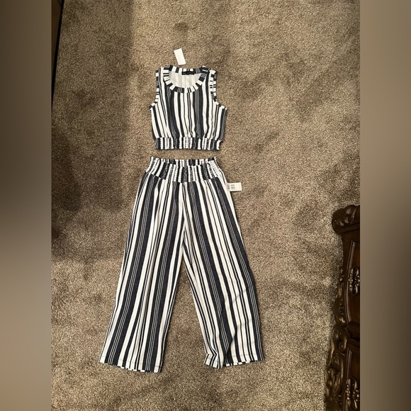 NWT striped women’s two piece set top and pants - Picture 1 of 2